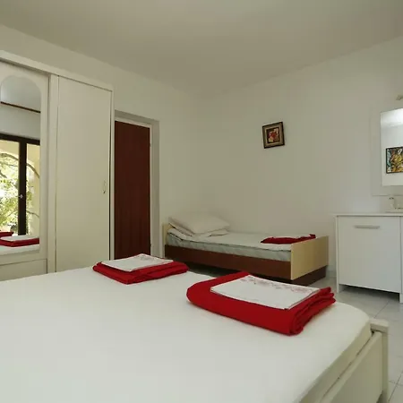 Mira - 50 M From Beach Apartmán *
