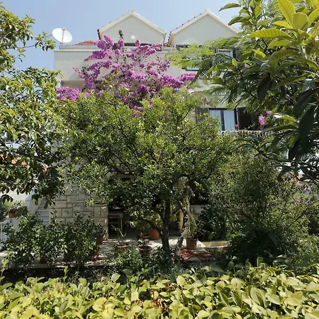 Apartmán Mira - 50 M From Beach Supetar