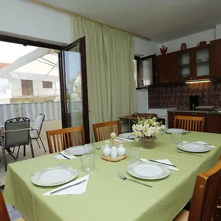 Mira - 50 M From Beach